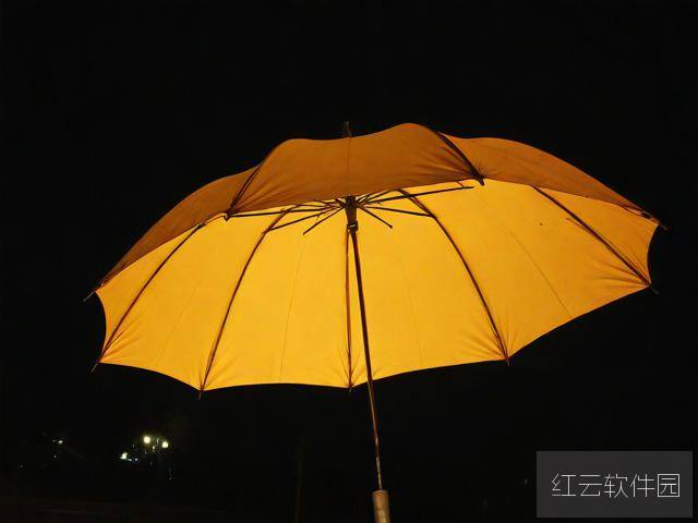雨夜密语，今夜你藏了几把伞？